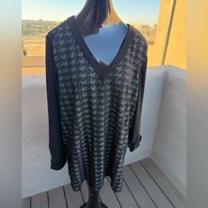 Slim Factor by Investments Plus 2X Black Houndstooth Mixed Media V-Neck Shirt